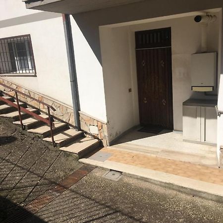 Serena Mentana Bagian luar foto