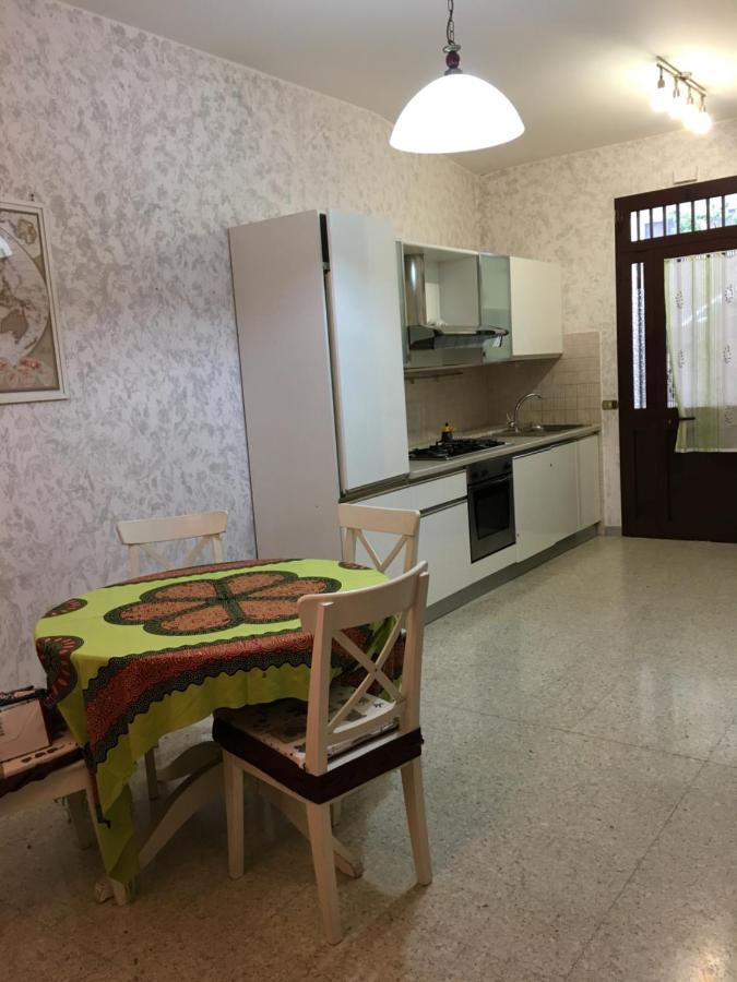 Serena Mentana Bagian luar foto